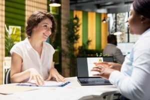 Professional confidently discussing salary expectations with a manager during a job offer meeting.